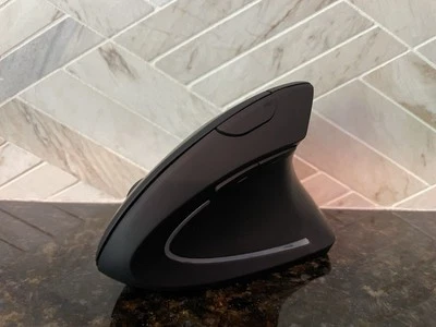 Anker Wireless Vertical Ergonomic Optical Mouse - Model A7852M - Image 1 of 4