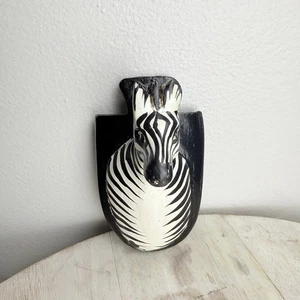 Busto de cebra tallado a mano de madera de arte africano montado en escudo de madera de colección pequeño - Imagen 1 de 7