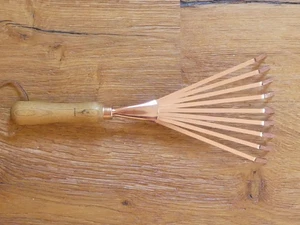 Escoba de abanico rastrillo de mano escoba de abanico protanic cobre con mango de madera - Imagen 1 de 6