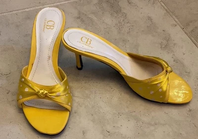 Tacón de gatito a lunares amarillos CB Collections, para mujer talla 7 mediano Foto 1 de 4