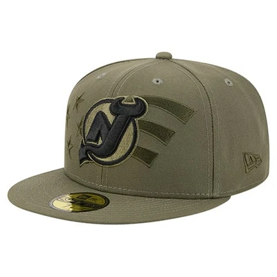 Para hombres New Era Olive New Jersey Diablos Militar Apreciación Bandera 59FIFTY Ajustada Foto 1 de 4