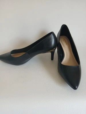 Zapatos de salón clásicos para mujer Liz Claiborne de imitación de cuero negro con detalles dorados... Foto 1 de 4