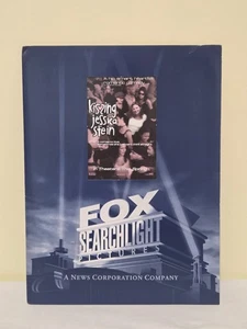 Kissing Jessice Stein Film Pressemappe. Ordner, Folien, Foto & Notizen. 2001. - Bild 1 von 4