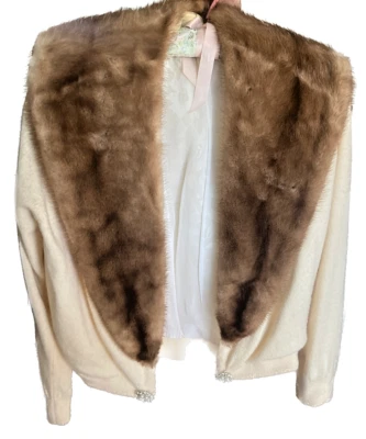 Suéter Regalia Furs Inc. NYC 100 % puro cachemir Hadley, botones antiguos (década de 1940) Foto 1 de 3