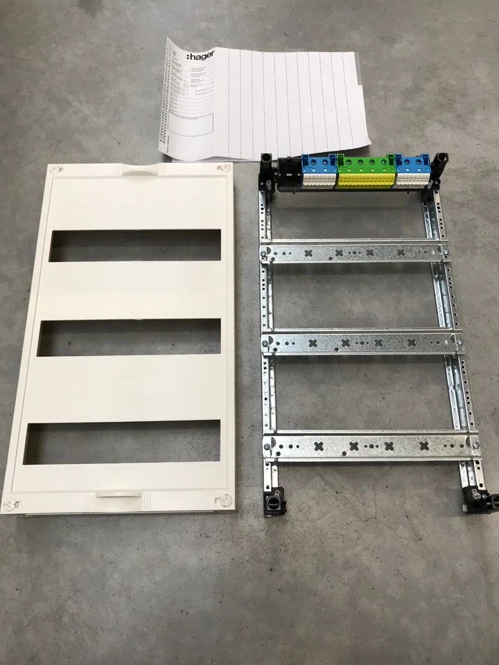 Hager UW31V Einbausatz,m. Hutschienen, f. Feldverteiler 3-reihig, 450x250mm, QC