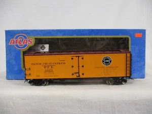 Atlas- "O" 40 ' Steel Reefer Car Item#9513-8 Pacific Fruit Express #40320-2 Rail - Picture 1 of 11