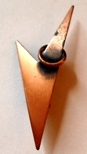 Vintage Avant Garde V Copper Tone Pinback - Picture 1 of 3
