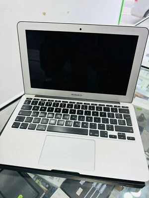 Apple MacBook Air 11" A1465 Early 2014 i5 1.4GHz 4GB RAM 128GB SSD - Image 1 of 4