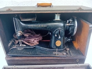 Antique 1910s Singer 15 Hand Crank Sewing Machine w Case *Spares Repairs* - Picture 1 of 7