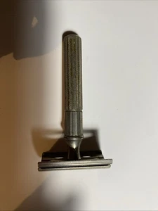 "Navaja de afeitar de seguridad acanalada Gillette Silver Tone Tech 2,5""". Mango cromado EE. UU. One Blad - Imagen 1 de 2