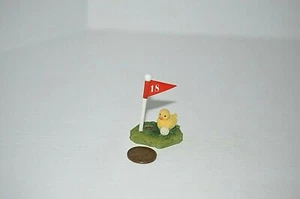 Estatuilla coleccionable de golf en miniatura de hoyos 18 de Teenie Tinies - Imagen 1 de 5