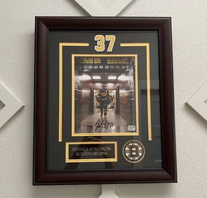 Patrice Bergeron Boston Bruins signed FRAMED 8x10 Tunnel Walk - Picture 1 of 1
