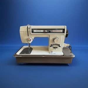 Vintage Toyota Modell 444 Nähmaschine mit Fußpedal & Koffer - voll funktionsfähig - Bild 1 von 7