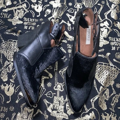 Botines de tacón Forever 21 Collection de cuero negro de piel sintética 7,5 Foto 1 de 4