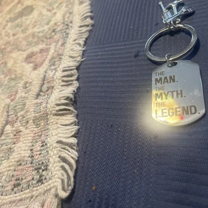 Portachiavi Charm L'Uomo Il Mito La Leggenda, Regalo Festa del Papà, Papà con Strumenti - Foto 1 di 5