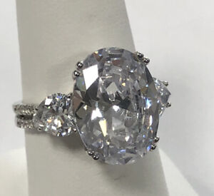 Beautiful Designer SD Ladies Sterling Silver Huge White CZ Ring Size 8