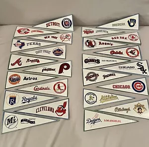 Vintage Mini Baseball-Wimpel mit Kartonausschnitt Teaminfo auf Rückseite 24 Teams - Bild 1 von 4