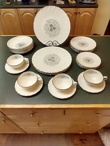 RARO Valera por Lenox E537 Juego de 24 Piezas para Cena Tazón Platos Tazas y Platillos - Imagen 1 de 7