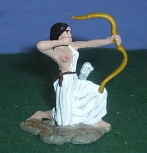 SPIELZEUG SOLDATEN BLECH SEXY WEIBLICHE GRIECHISCHE GÖTTIN DER JAGD ARTEMIS 54M - Bild 1 von 2