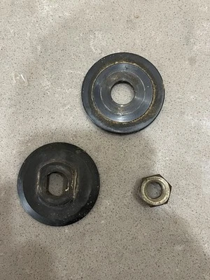 Sierra de mesa Makita #2708 vintage tuerca de eje y juego de bridas interiores y exteriores Foto 1 de 2