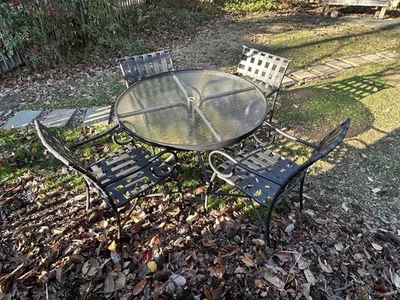 Juego de mesa y 4 sillas de patio Jordan marrón vintage ~ Foto 1 de 4