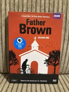Father Brown Season One DVD 4 Disc Set BBC PBS First Season Father Brown Tested - Foto 1 di 2