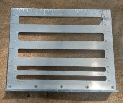 Plantilla de diseño Borneman usada en diseño de marco de madera nueva Foto 1 de 4