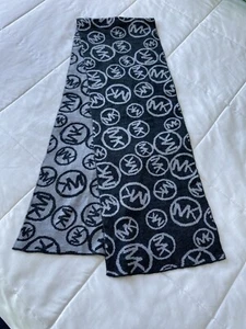 Michael Kors Reversible Signature Logo Scarf Euc - Picture 1 of 5