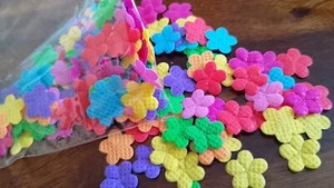 350 + Waffle Paper Flowers And Felt Flowers Multicoloured 12mm And 29mm - Picture 1 of 5