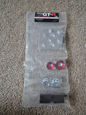 1/8 SCALE EAGLEMOSS BUILD YOUR OWN THE NISSAN R35 GT-R CAR ISSUE 98 - Image 1 of 3