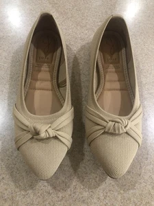 Diseño de arco anudado de ballet tejido plano beige/bronceado Joie para mujer talla 8-1/2 - Imagen 1 de 4