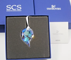 BRAND NEW SWAROVSKI CRYSTAL 2015 PEACOCK FEATHER EVENT PIECE BOXED 5068812 - Picture 1 of 3