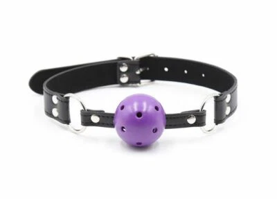 Mordaza de bola transpirable de cuero sintético púrpura - arnés de esclavitud de juego de rol esclavo juguete Foto 1 de 4