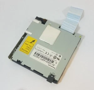 3,5" Einbau Floppy Diskettenlaufwerk Panasonic JU-226A - Afbeelding 1 van 3