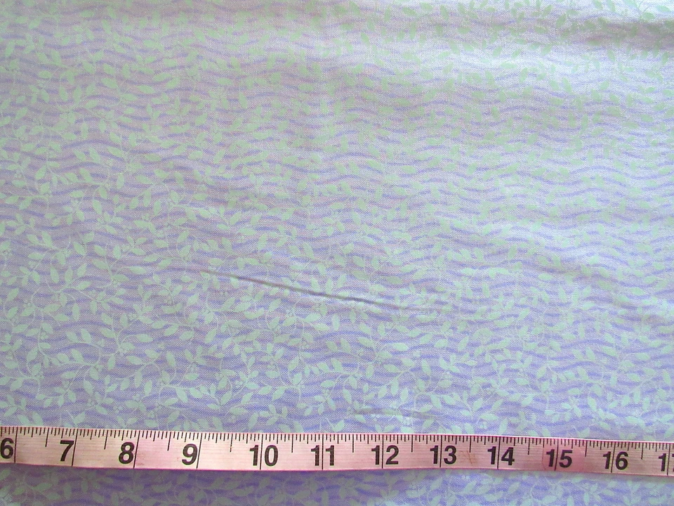 Tela 100 % algodón "Meadow Song" de Avlyn Fabric, líneas onduladas púrpuras con vid verde Foto 1 de 1