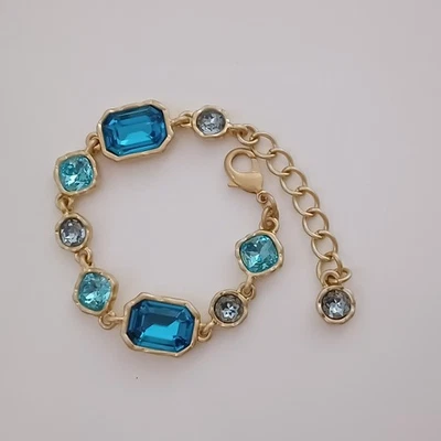 Bracelet plaqué or avec des cristaux bleus. Signé Oscar de la Renta - Imagen 1 de 4