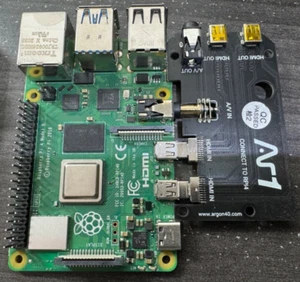 Raspberry Pi B4 8G w/ Argon ONE M.2 Aluminum Case SATA SSD Board & Power Supply - Afbeelding 1 van 6