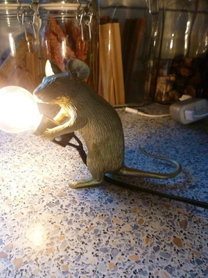 Maus Ratte Tischlampe incl.  Glühbirne Haus Dekor Harz LED Licht - Bild 1 von 4