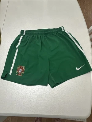 PANTALONES CORTOS DE FÚTBOL DE LA SELECCIÓN NACIONAL DE PORTUGAL 2010 NIKE TALLA L HOMBRES 376897-302 Foto 1 de 4