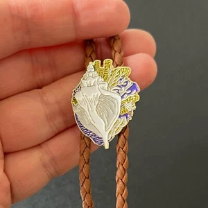 Heart Shape Enamel White Conch Bolo Tie Western PU Leather Rope Wedding Necklace - Foto 1 di 9