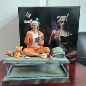 Statue / Figurine ¤ HARLEY QUINN (Hopital Psy) PVC 26 cm ¤ haute qualité ¤ NEUF - Imagen 1 de 6