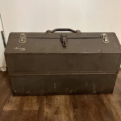 VTG KENNEDY CANTILEVER TOMBSTONE COFFIN HIP ROOF TOOL BOX W/GREEN FOLD OUT TRAYS - Image 1 of 4