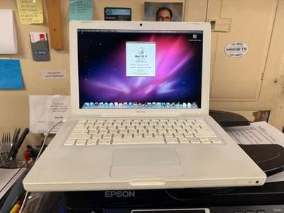 Apple MacBook 13-inch May 2007 2GHz Intel Core 2 Duo (MB061LL/A) w/Rosetta - Image 1 of 3