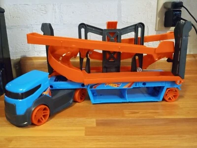 Mattel Hot Wheels City Lift and Launch Hauler Trailer and Truck - Image 1 of 4