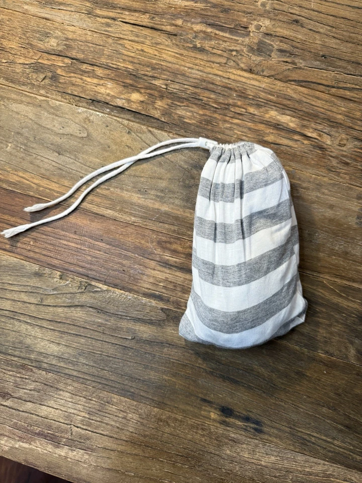 Funda de lactancia multiusos, cubierta de lactancia, funda de asiento de coche nueva gris y blanca Foto 1 de 3