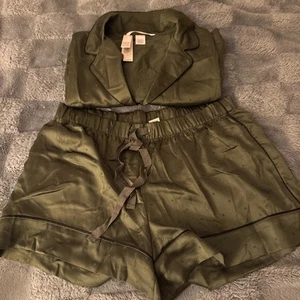 NEW Victoria’s Secret Glazed Satin Short Set Pajama Dark Olive Green Pj’s Small - Picture 1 of 7
