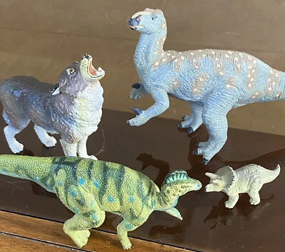 Safari Ltd. 3 dinosaurios de goma dura/plástico, 1 Timberwolf. Excelente Estado Foto 1 de 4
