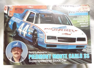 Kit modellino Terry Labonte's Piemonte Montecarlo SS Monogram 1:24 #2299 nuovo sigillato - Foto 1 di 5