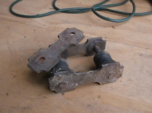 1967 68 69 70 shelby mustang rear leafspring bracket shackle oem - Bild 1 von 1