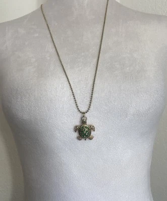 Colar vintage Betsey Johnson verde tartaruga tom dourado strass - Imagem 1 de 4